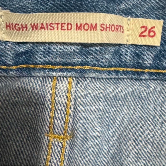 Levi’s High Waisted Mom Shorts - Picture 3 of 4